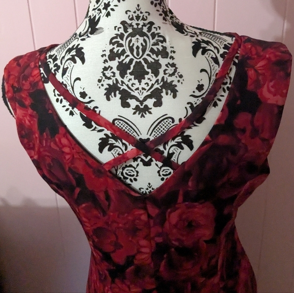 red rose dress - Picture 5 of 6